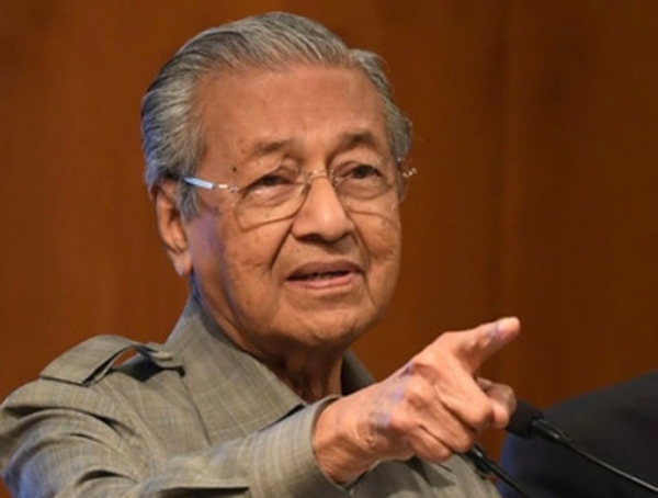 Several Umno leaders have come to see me: Dr M