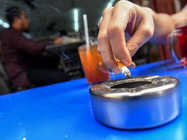 Smoking  corners at  eateries being  considered