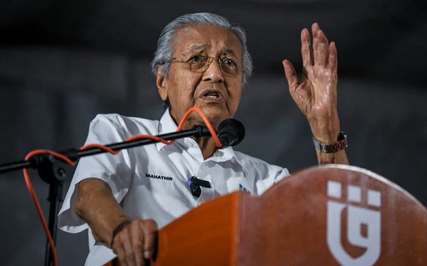 Mahathir says has no confidence in Anwar’s leadership